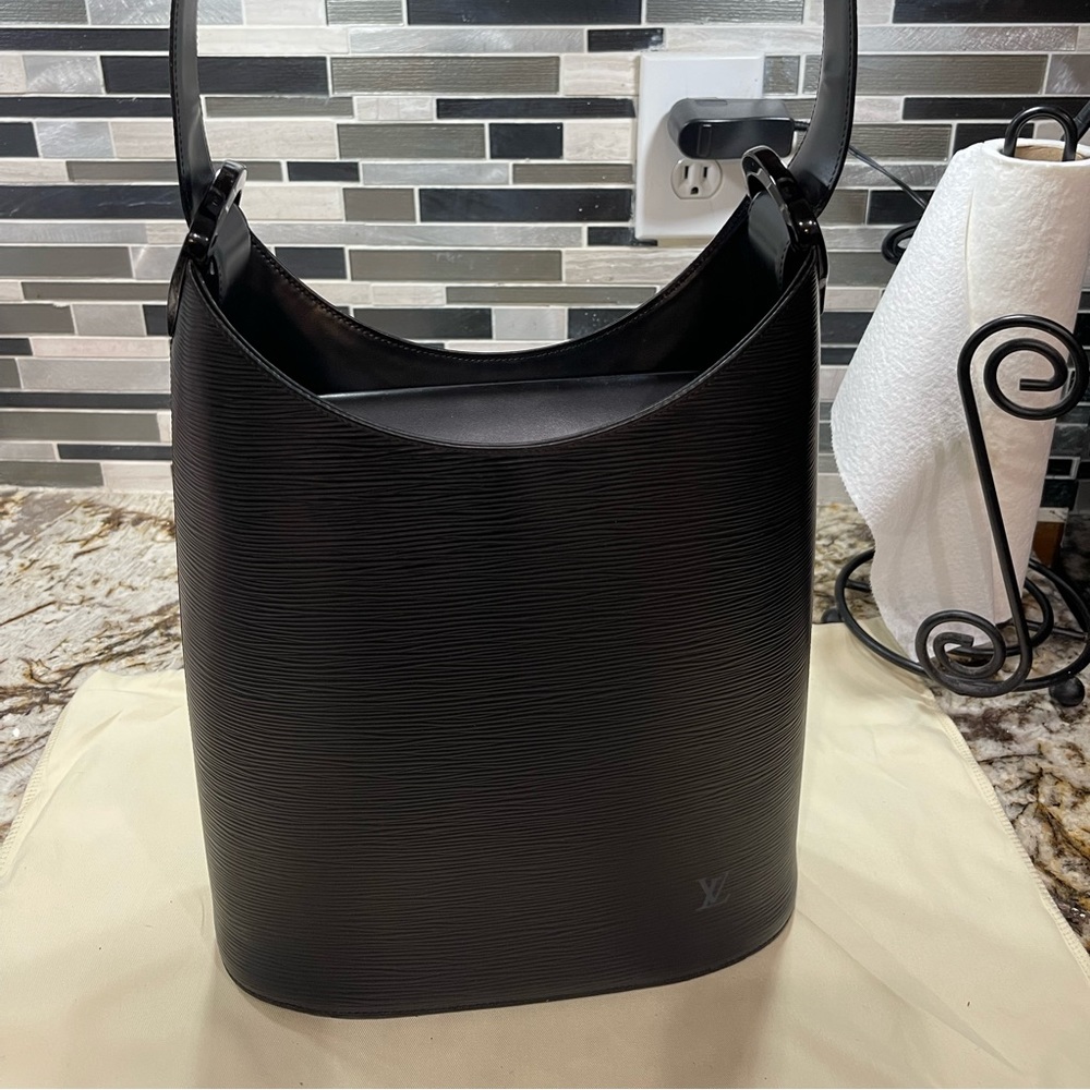 louis-vuitton-epi-verseau-black